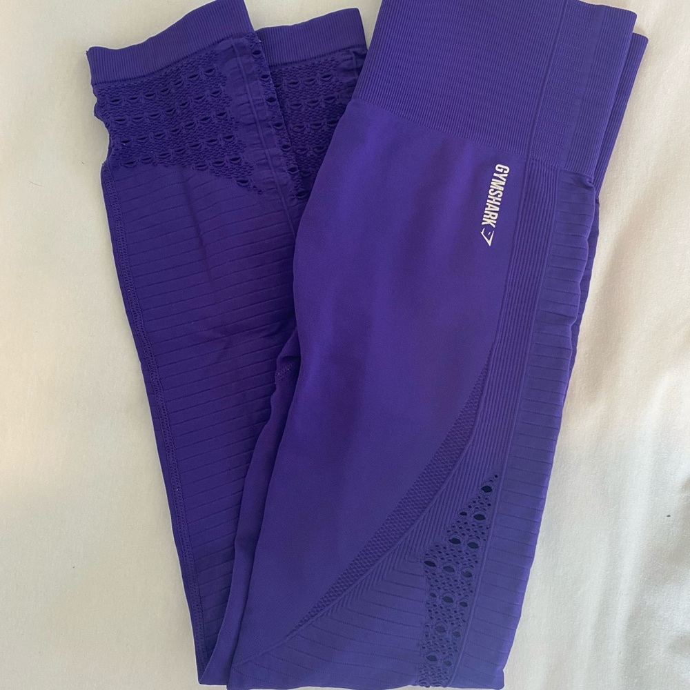 High rise purple gym shark leggings!